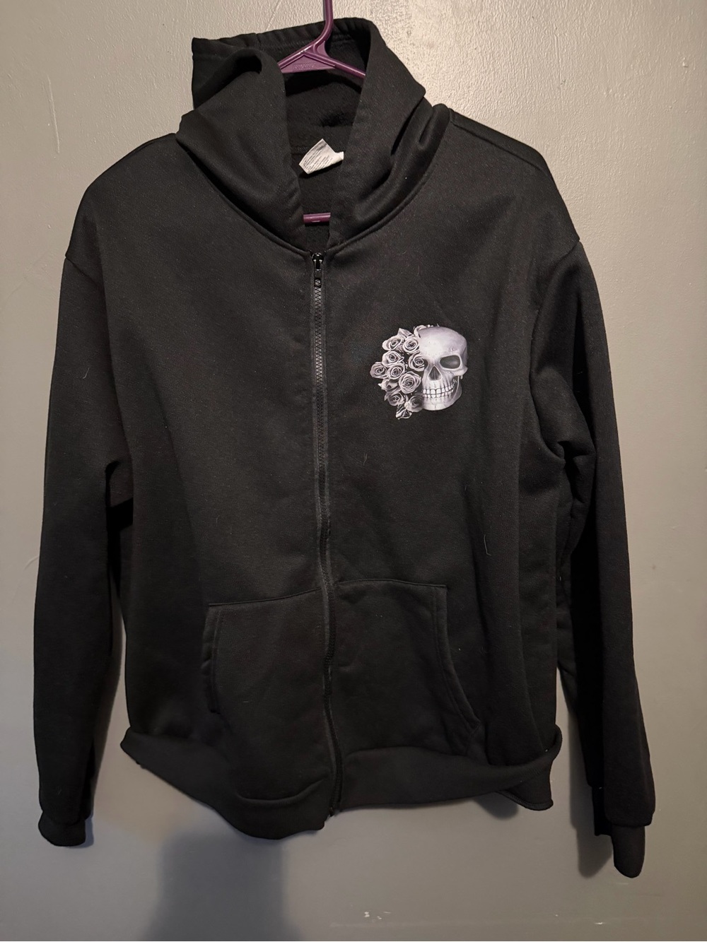 Source Unknown Black Zip-Up Hoodie with Skull & Rose Graphic